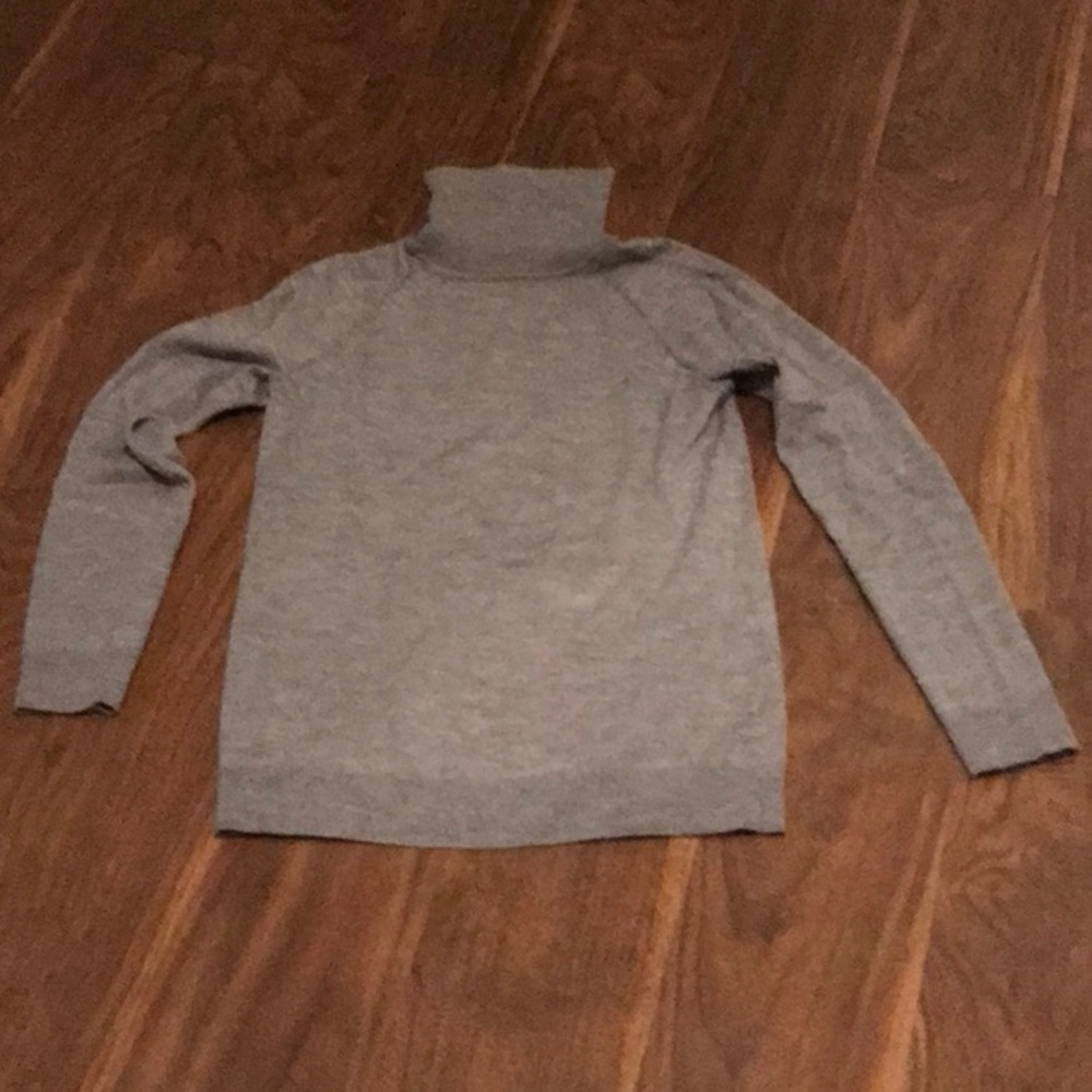Women GAP turtleneck wool sweater